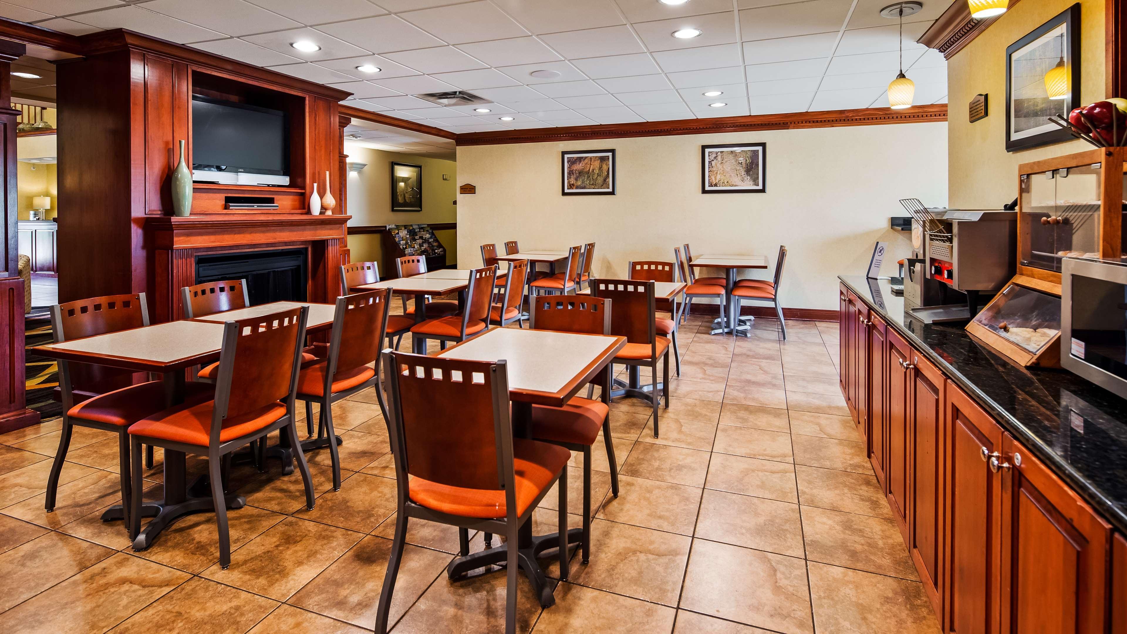 Best Western Plus Strawberry Inn & Suites Knoxville Exterior foto